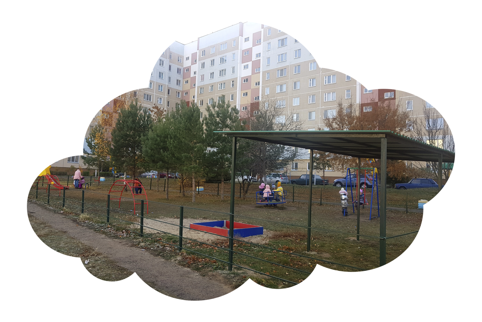 Безопасная огороженная площадка на территории садика